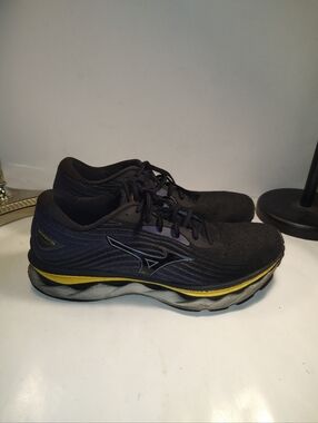 Mizuno Wave Sky 6 Athletic Running Shoes Men's sz 12.